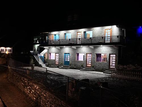 Almora Casa | The Van Allen Stays