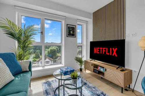 Coombe Hill Apartamento | The Van Gogh Loft - By Raymond Properties