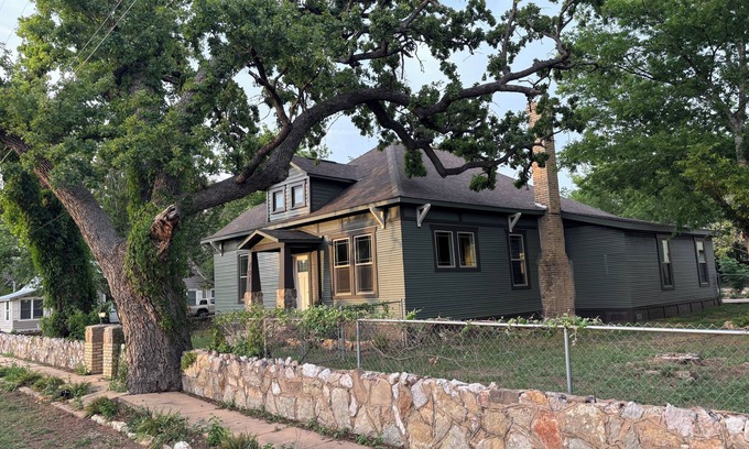 Burnet Casa | The Vandeveer, Stunning Craftsman Estate in Historic Downtown Burnet