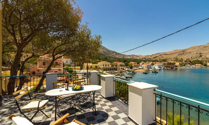 Pedi Villa | The Vegghera House - Apartamento frente al mar con ático
