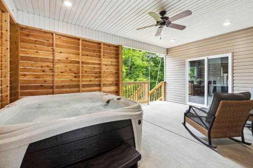 Bella Vista Casa | The Veloshire - Half mi to MTB Trails-Hot Tub