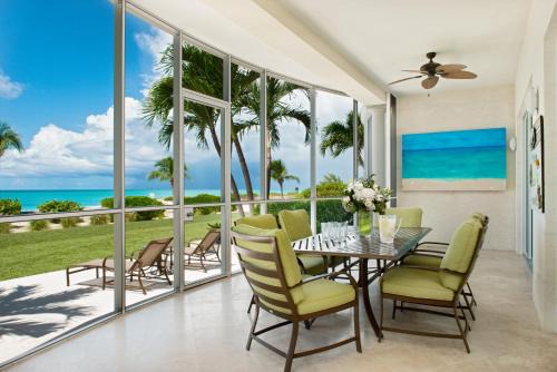Grace Bay Apartamento | The Venetian on Grace Bay
