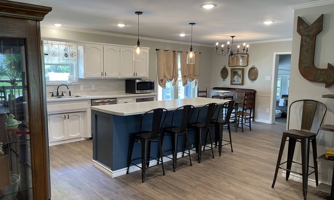 Grand Saline Casa | The Venue at Three Points - Meeting Space