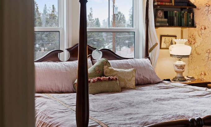 Orchard District Apartamento | The Victorian Story at Midtown Manor
