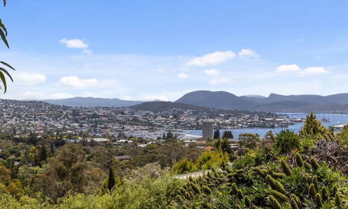 Sandy Bay Apartamento | The View 2 bed unit with stunning Hobart outlook