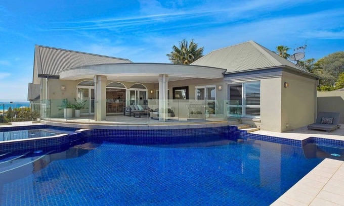 Wamberal Casa | THE VIEW - FRAMING OCEAN VIEWS FROM JUST ABOUT EVERY VANTAGE POINT
