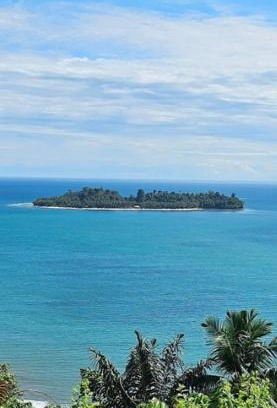 Sigunturmuda Casa | The view padang, Amazing view, 8 mins Mentawai fast ferry, cold beer,close to restaurants