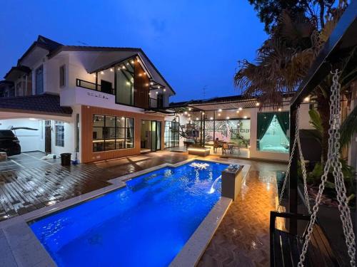 Bukit Indah Casa | The Viista Retreat 6 Bedrooms with Private Pool