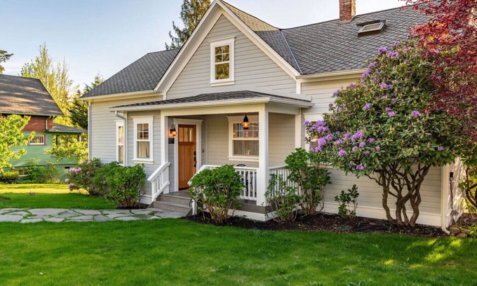 Poulsbo Casa | The Viking House - One of Poulsbo’s Few Remaining Original Homes—Steps from Downtown!
