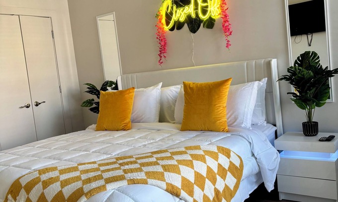 Atlantic Station Area Casa | The Villa @Atlantic Station + Views+ Shopping