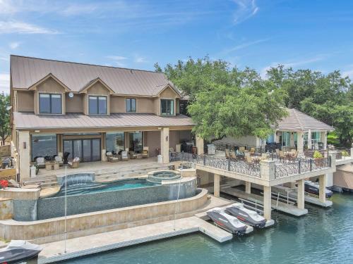 Horseshoe Bay West Casa | The Villa on Matern New Listing