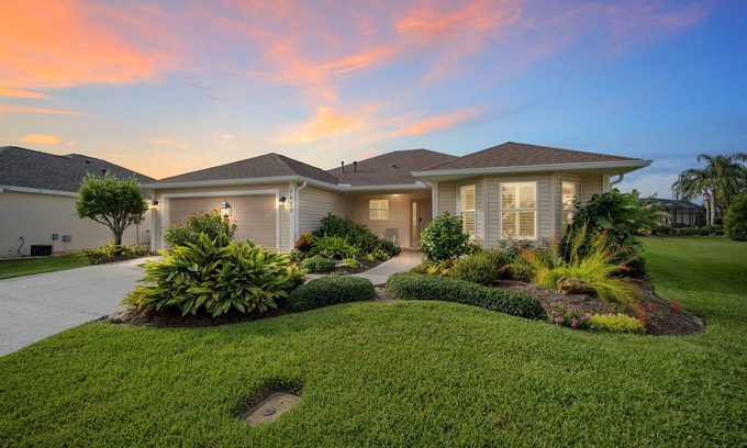 Winifred Casa | The Villages near Sumter Landing! Includes 4 seater golf cart.