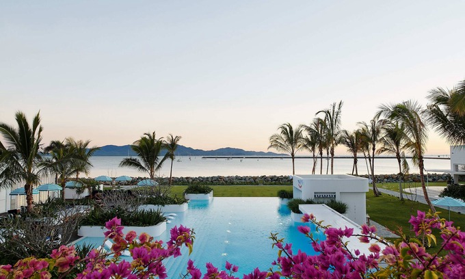 Townsville Hotel | The Ville Resort - Casino