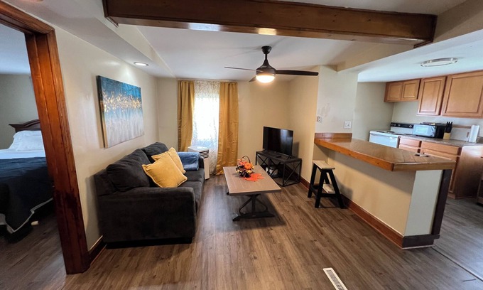 Steubenville Apartamento | The VilleTop - Charming 1-bedroom apartment in wonderful Steubenville, OH