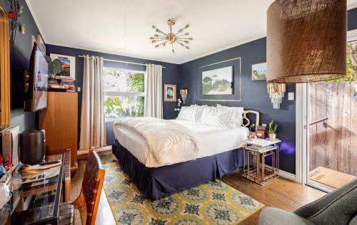 North Hollywood Casa | The Vine Studio City - CAL KING - Private Entrance