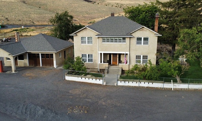 Pendleton Casa | The Vinson House Historic 5 bedroom 2 bath ranch house