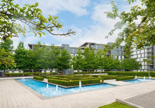 Central Milton Keynes Apartamento | The Vizion serviced apartments from Pincott Properties - free parking, private balcony, and WiFi