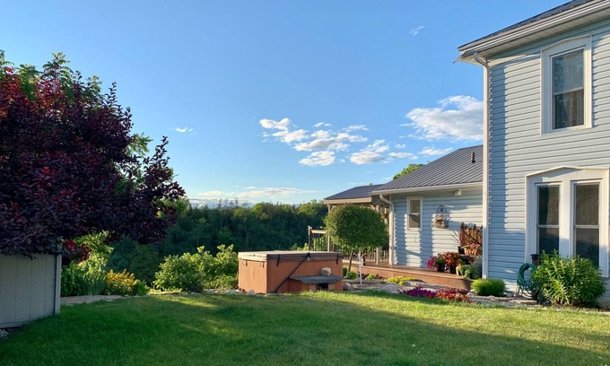 Ameliasburgh Casa | The Vue! Stay near wine country