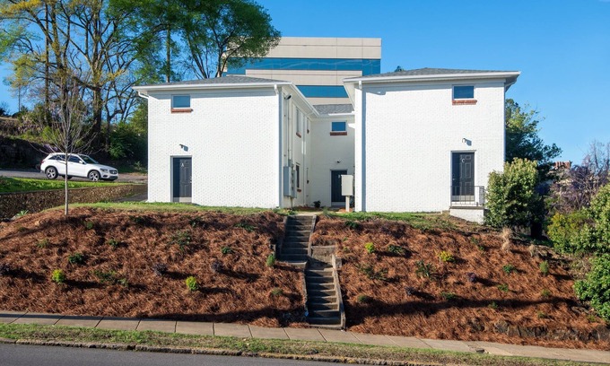Five Points South Condominio | The Vulcan Octoplex - 8 Private Units/WiFi/Parking