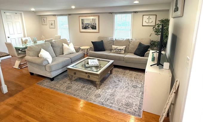 Devon Casa | The W – Coastal + Cozy - Walk to Beach + Tyde