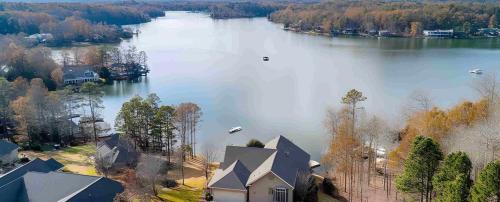 Snellville Cabina | The Walled Garden at Norris Lake