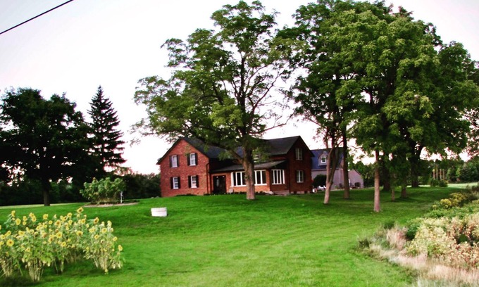 Port Rowan Otro | The Walnut Grove Estate is a spacious and cozy farm house. 50 Acres of privacy