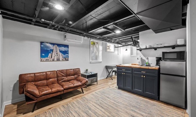Shadyside Apartamento | The Walnut Suites - The Onyx Suite
