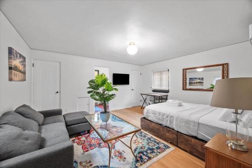 Shadyside Apartamento | The Walnut Suites - The Secluded Suite