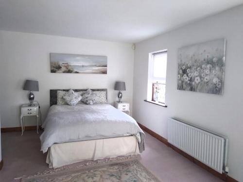 Knockaderry Cross Roads Casa | The Wandering Donkey Guest House