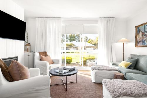 Robertson Casa | The Waratah Cottage