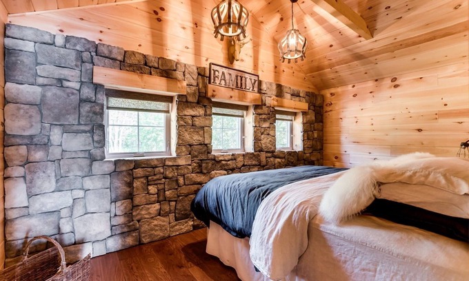 Waltham Chalet De Esquí | The Water's Edge Cabins: 2 Luxury Waterfront Chalets - Quebec