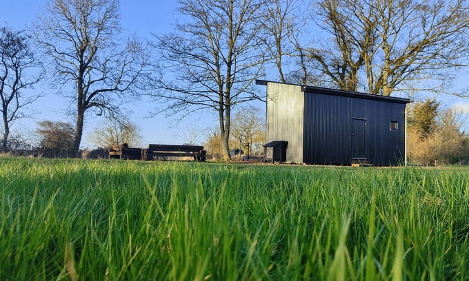Woodbridge Cabina | The Water Shack - Amazing tiny house retreat