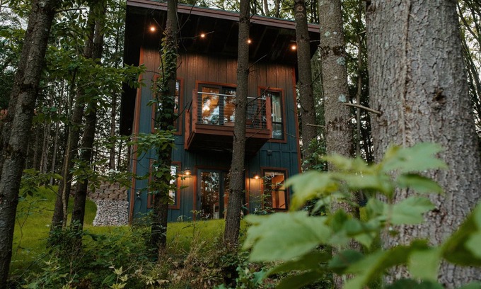 Richland Center Cabina | The Water Villa - NEW! @MillCreekCabinsWI