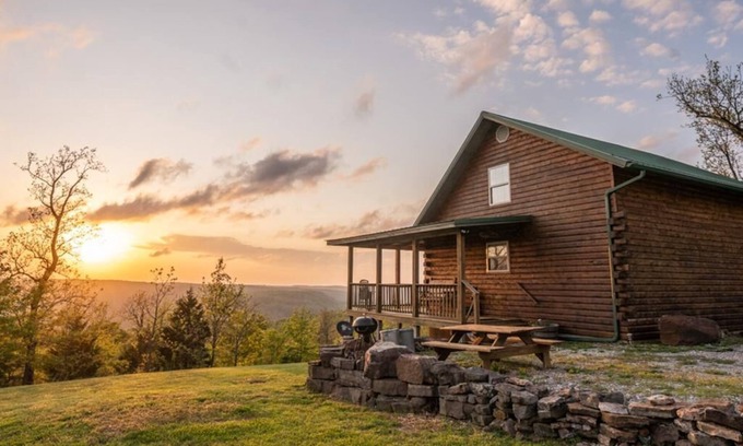 Ponca Condominio | The Waterfall Cabin w/ Incredible Sunset View
