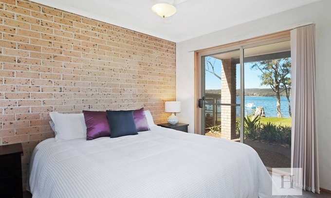 Gwandalan Casa | The Waterfront - Close to shops, club, boat ramp!