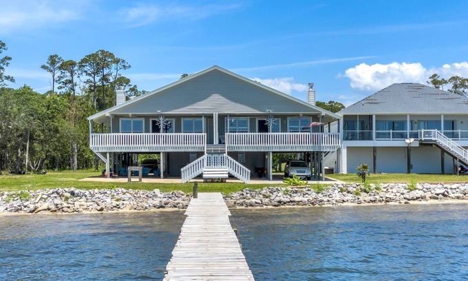 Gulf Breeze Casa | The Waterfront Escape - Private Dock, Gulf Breeze