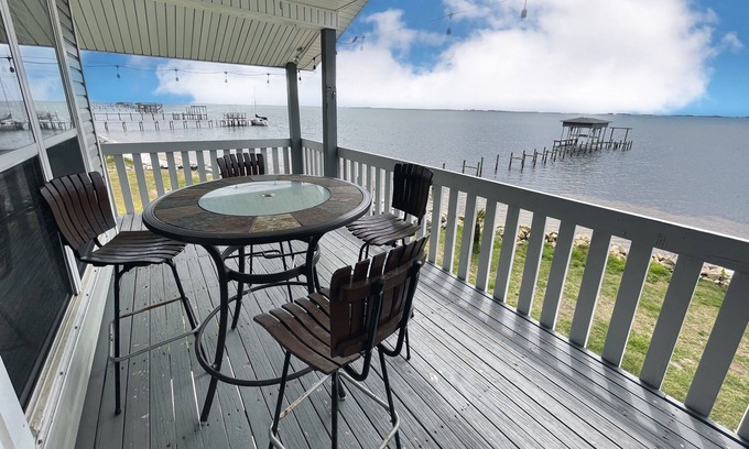 Gulf Breeze Casa | The Waterfront Escape Unit A - Gulf Breeze, Florida