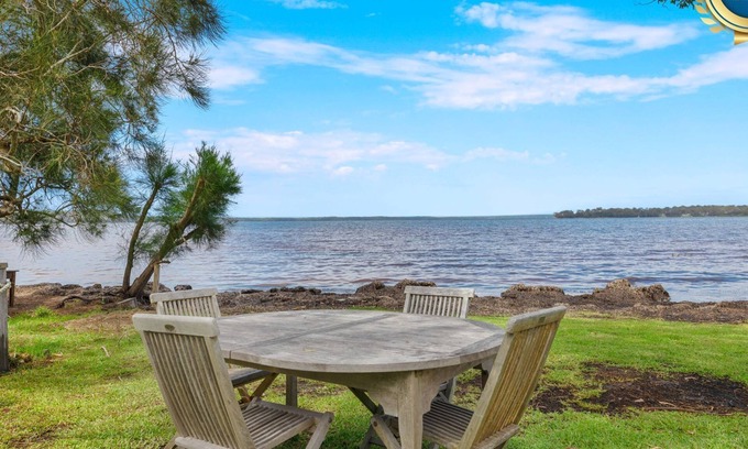 Erowal Bay Casa | The Waterfront House - Pet Friendly - Absolute Waterfront