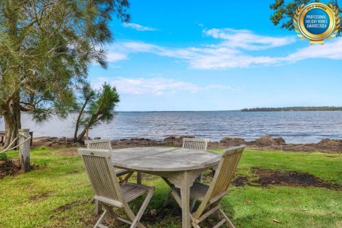 Erowal Bay Casa | The Waterfront House - Pet Friendly - Absolute Waterfront