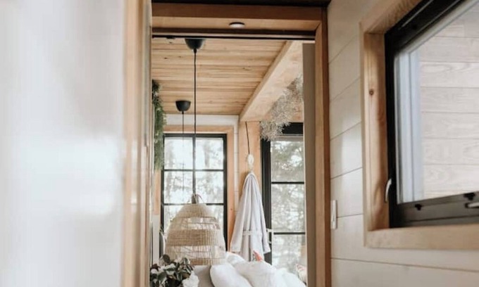 Utterson Casa | The Water’s Edge * * Unique Muskoka Treehouse * *