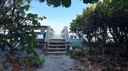 Michigan Beach Casa | The Wavestay I 4 min walk to Beach