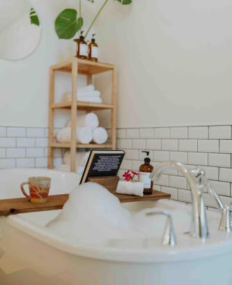 Chemainus Apartamento | The Wayward Inn
