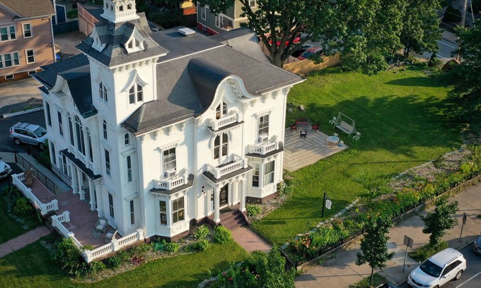 Federal Hill Cama Y Desayuno | The Wedding Cake House