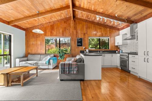 Onemana Casa | The Wee Bothy - Onemana Holiday Home