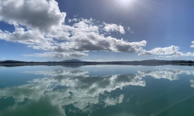 Te Mata Cabina | 'The Wee Crib'. Views to the water and pet friendly!n