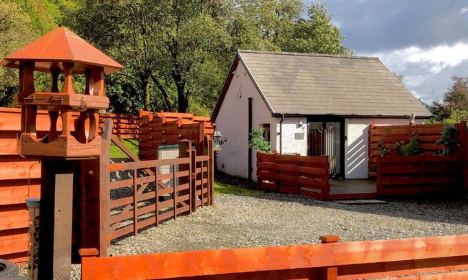 Rashfield Cabina | The Wee Ludging Cottage, Rashfield, by Dunoon