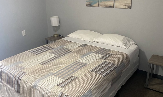 Geneva-on-the-Lake Apartamento | The Weekender Unit #7