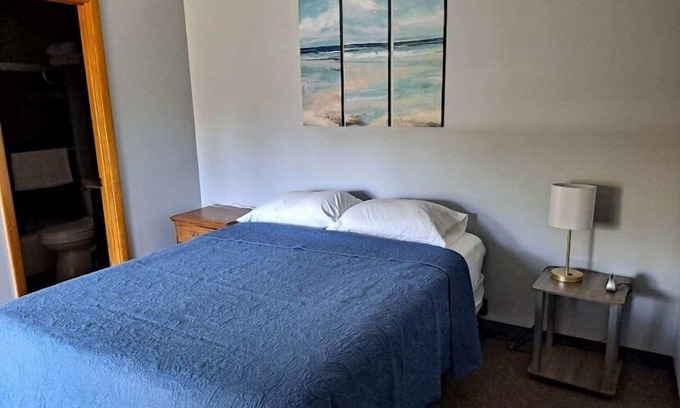 Geneva-on-the-Lake Apartamento | The Weekender Unit #8