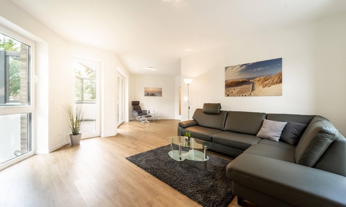 Bad Zwischenahn Apartamento | The "Weißer Weg" vacation apartment offers 81 square meters of modern comfort for up to four people.