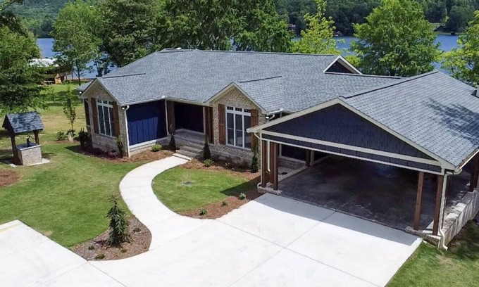 Cedar Bluff Casa | The Well House on Weiss Lake